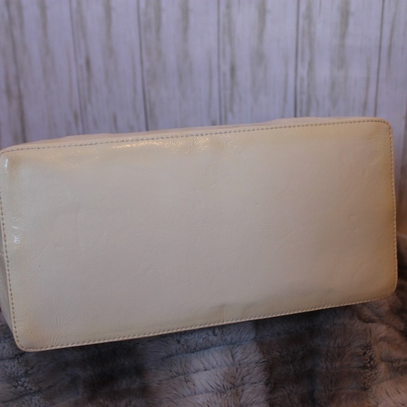 Micheal Kors• Clear and White Zebra print tote - Picture 7 of 13